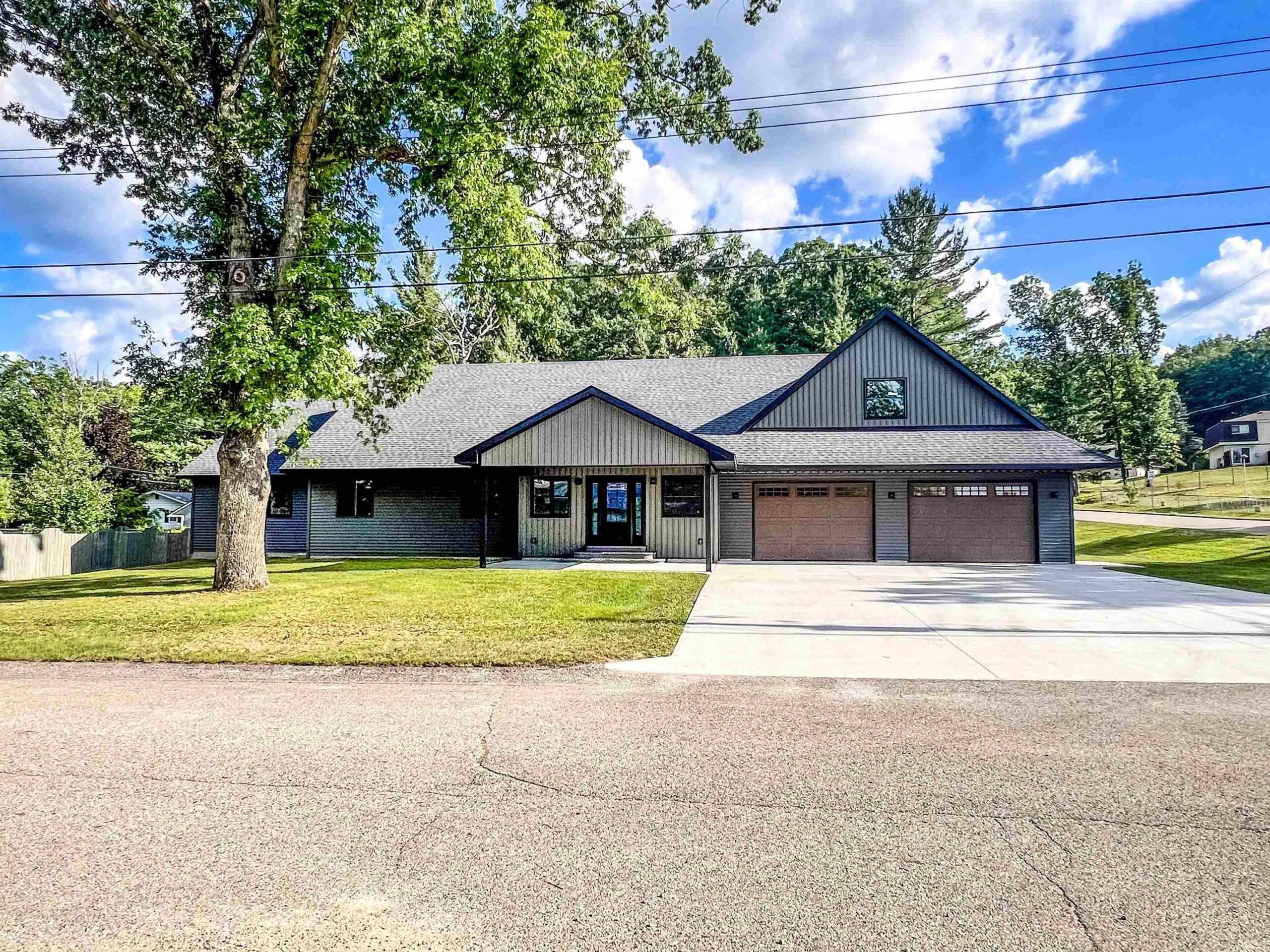 435 Fairlane, Harrison, MI