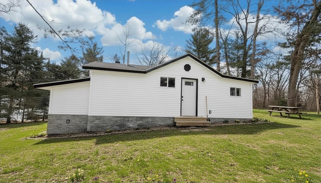 2469 Dodge Lk, Harrison, MI