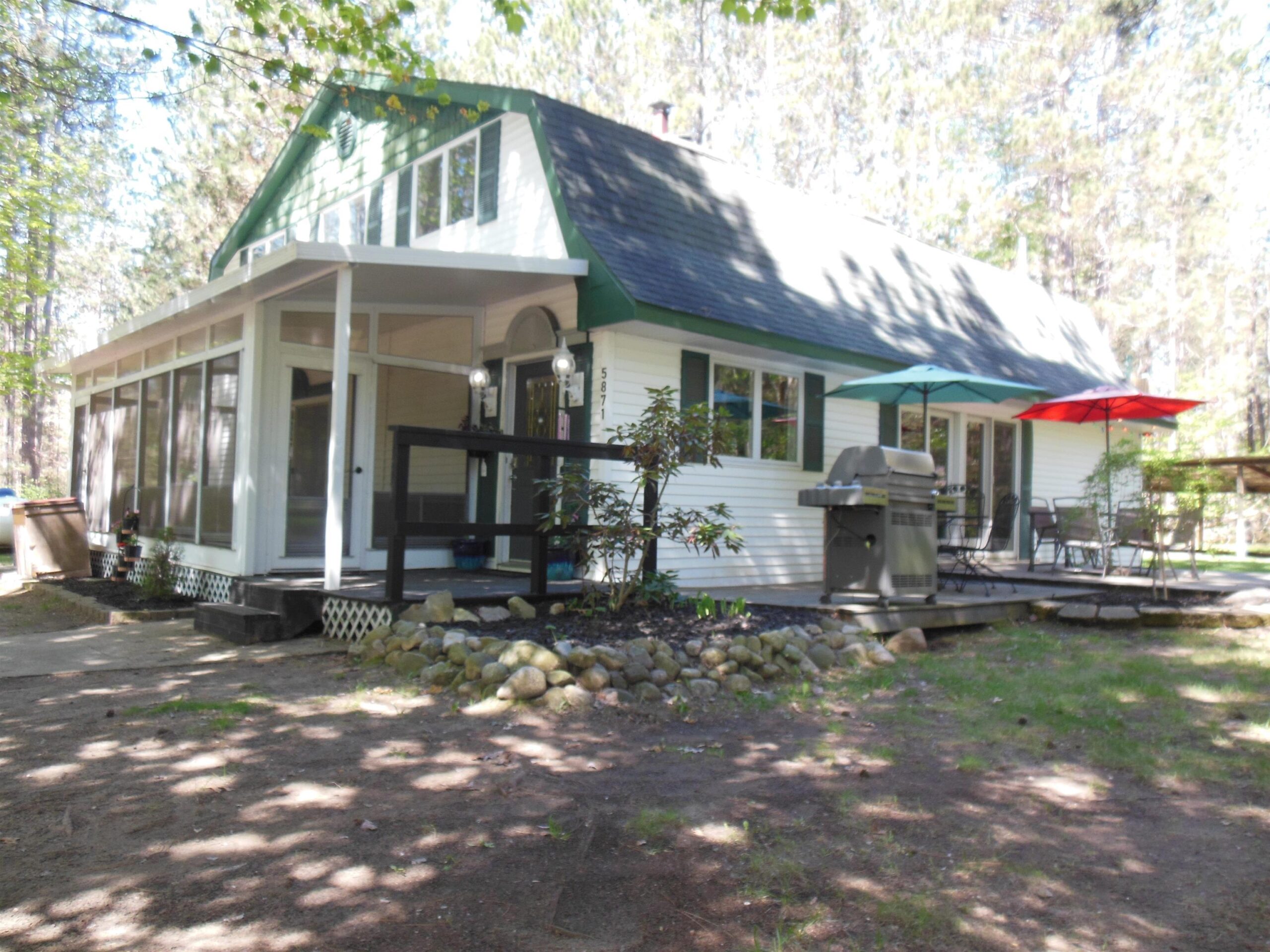 5871 Edith Schneider, Harrison, MI